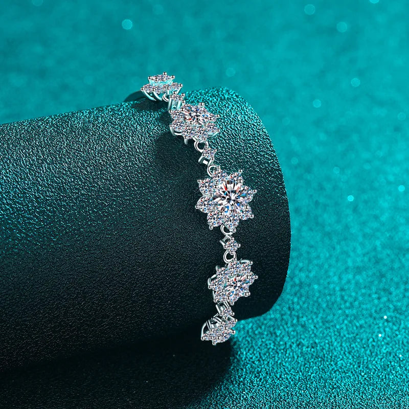 Bracciale con fiori di moissanite da 2,6 ct in argento 925