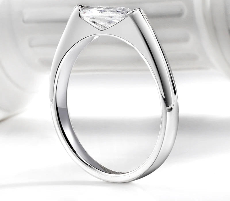 Eleganter Ring aus 925er Silber mit 1 Karat Marquise-Moissanit für Damen