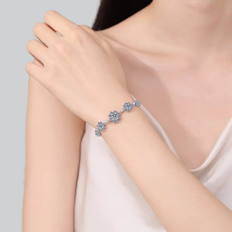 Bracciale con fiori di moissanite da 2,6 ct in argento 925