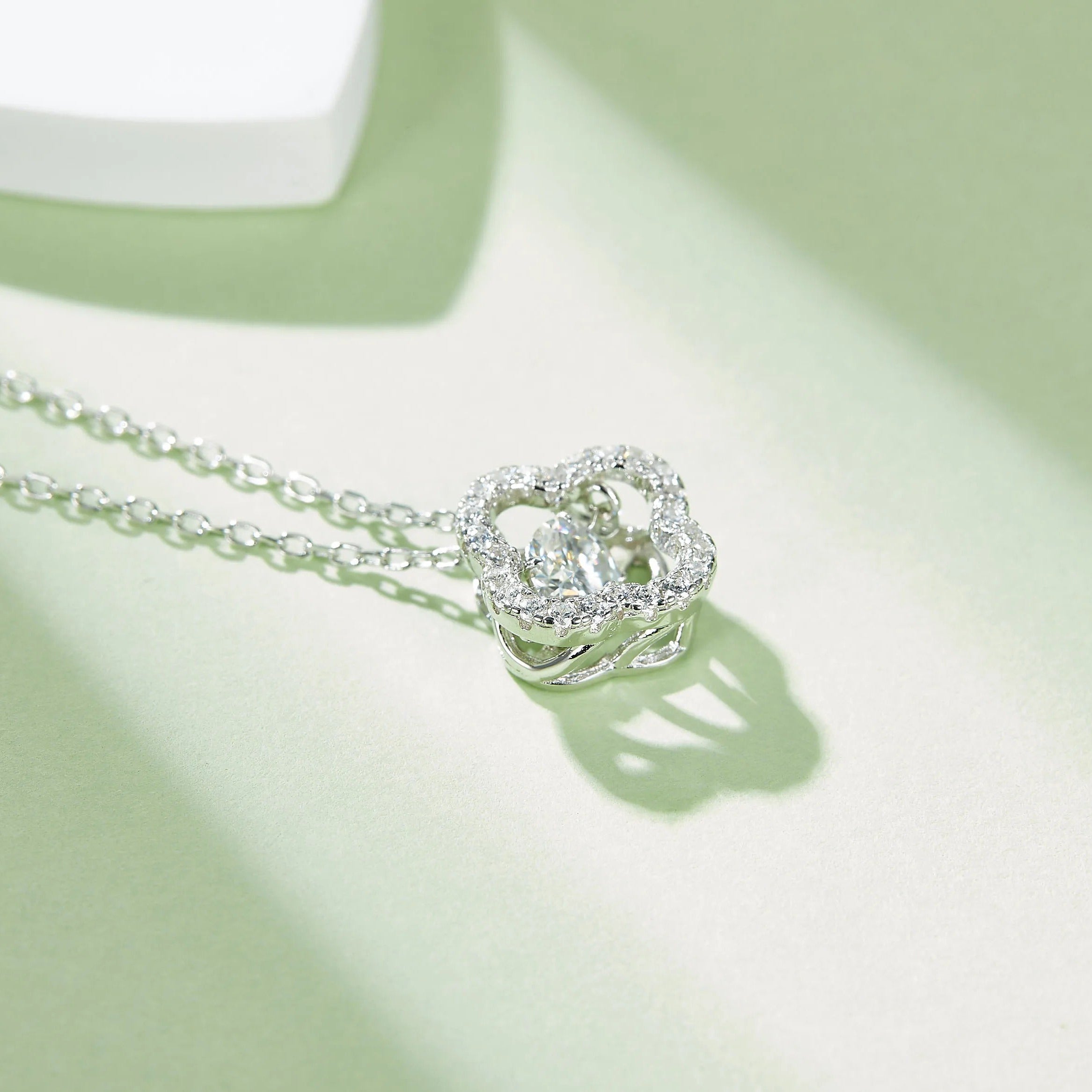 Halskette aus 18 Karat vergoldetem S925-Silber mit 1,0 Karat eingelegtem Moissanit